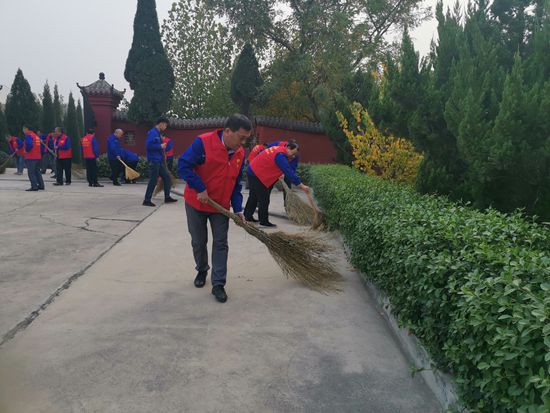 魯中水泥黨支部開展志愿者服務(wù)活動31