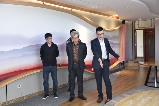 李學(xué)董事長指導(dǎo)黨建館建設(shè)24