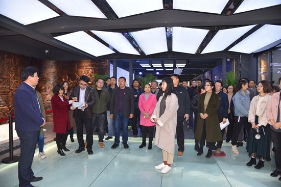 羅村鎮(zhèn)黨委、村域黨支部到重山文化館開展“不忘初心 牢記使命”主題教育活動(dòng)80