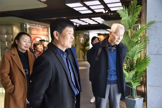 羅村鎮(zhèn)黨委、村域黨支部到重山文化館開展“不忘初心 牢記使命”主題教育活動(dòng)80