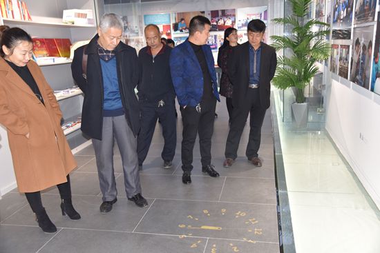 羅村鎮(zhèn)黨委、村域黨支部到重山文化館開展“不忘初心 牢記使命”主題教育活動(dòng)80