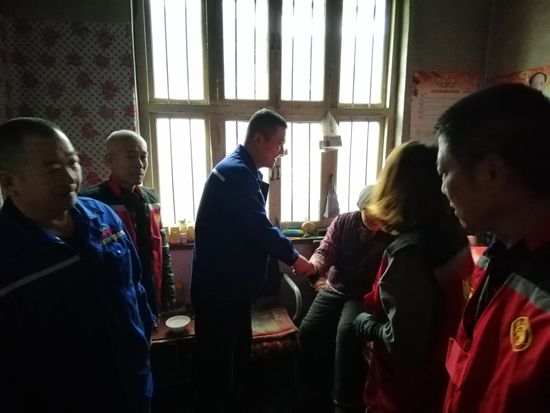 魯中水泥黨支部走訪慰問困難群眾  山東重山集團有限公司  今天59