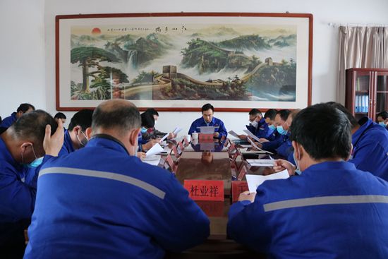 魯蒙水泥黨支部組織黨員集體學(xué)習(xí)28