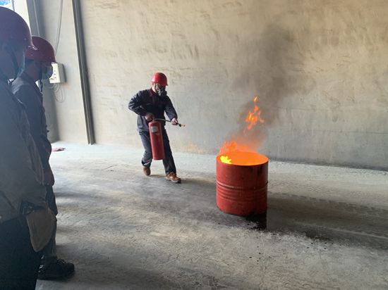 魯中水泥開(kāi)展消防應(yīng)急預(yù)案演練活動(dòng)92