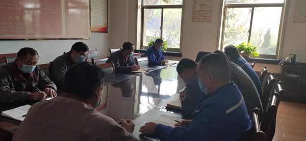 魯中水泥召開設備工作會議8