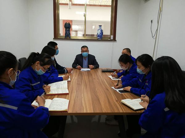 集團(tuán)財(cái)務(wù)中心召開工作會議 93