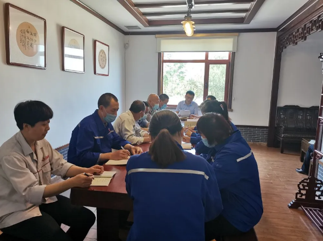 集團(tuán)辦公室組織集體學(xué)習(xí)10