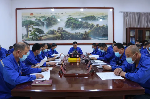 魯蒙水泥黨支部召開黨員大會(huì)32