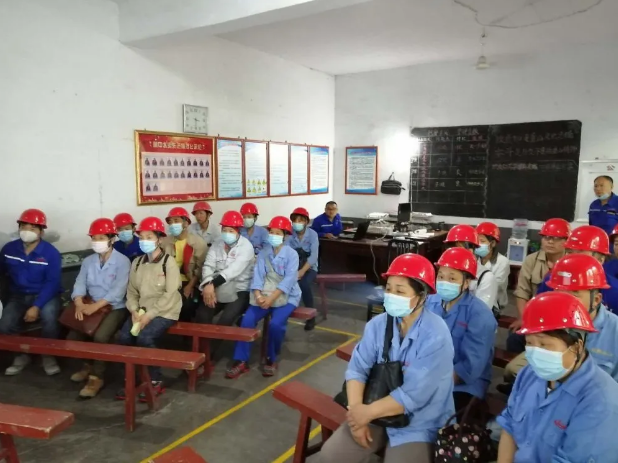 魯中水泥粉磨車間開展安全教育培訓(xùn)18