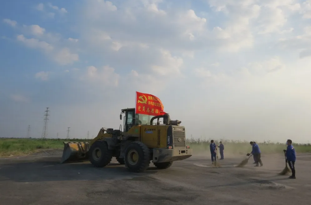 黃驊黨員講奉獻(xiàn) 義務(wù)勞動慶七一7