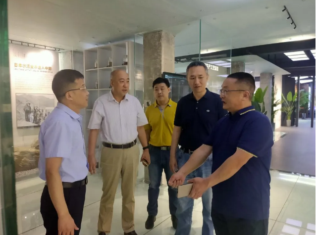 山東省水泥質(zhì)量監(jiān)督檢驗站站長李峰到集團(tuán)調(diào)研97