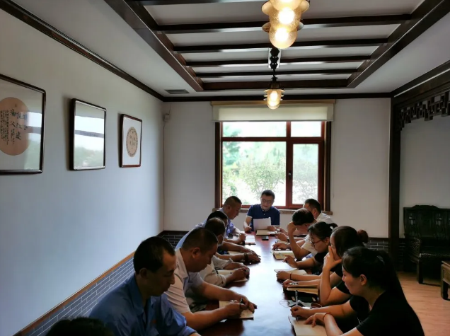 集團(tuán)辦公室召開工作會議69