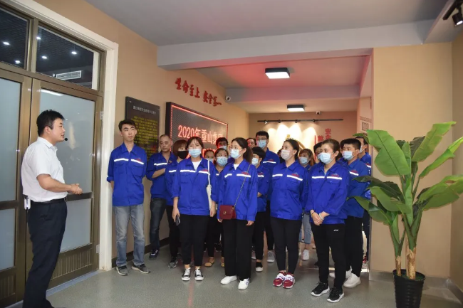 集團(tuán)公司組織新員工培訓(xùn)57