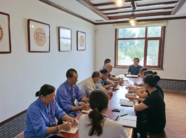 集團(tuán)辦公室召開部門工作會(huì)議75