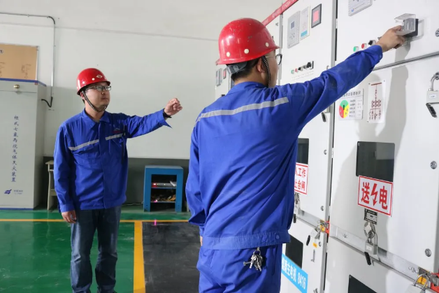 【重山人?重山事】奮斗的青春最美麗 ——記魯蒙水泥電氣車間主任張嘎44