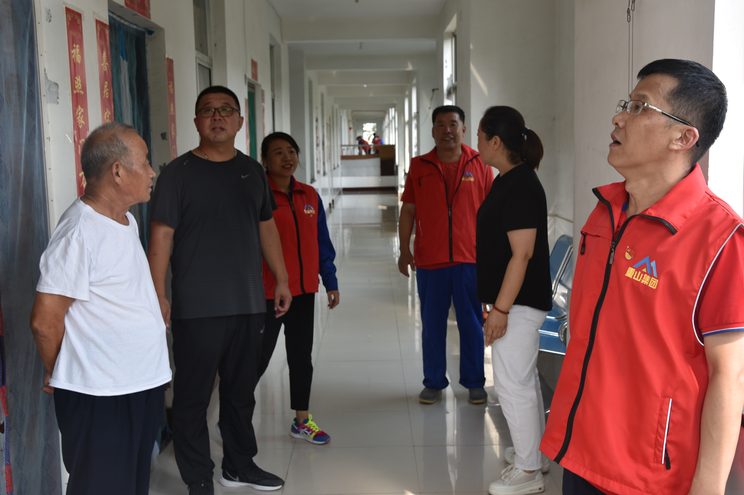 擇善明德敬老人 黨旗飄飄踐良知——重山集團(tuán)黨總支組織開(kāi)展黨員志愿服務(wù)活動(dòng)50