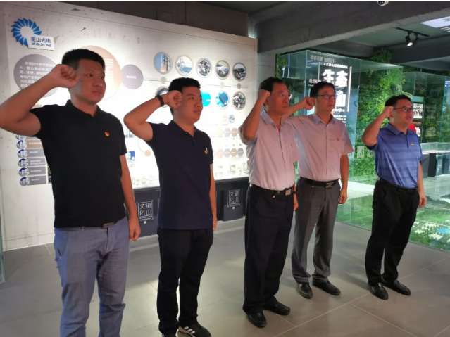 劉榮喜副市長(zhǎng)到重山集團(tuán)調(diào)研指導(dǎo)工作53