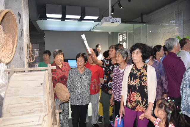 進(jìn)重山 看巨變 贏未來(lái)14