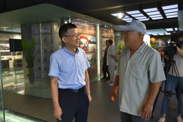 進(jìn)重山 看巨變 贏未來(lái)14