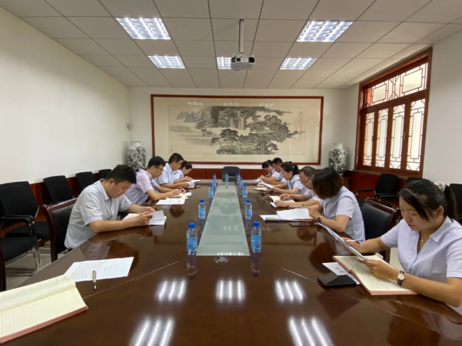 集團(tuán)運(yùn)營中心召開部門工作會議 45