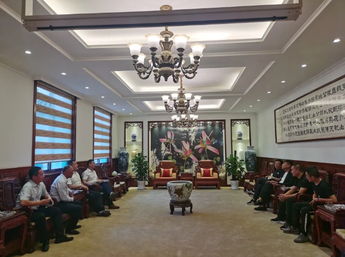 扎魯特旗到重山集團(tuán)參觀考察33