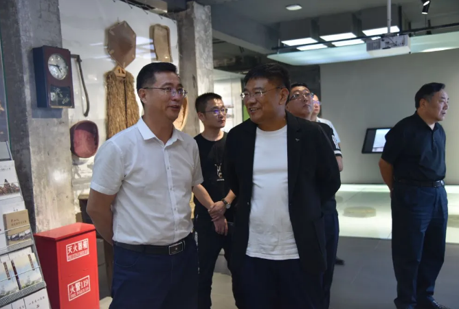 扎魯特旗到重山集團(tuán)參觀考察33