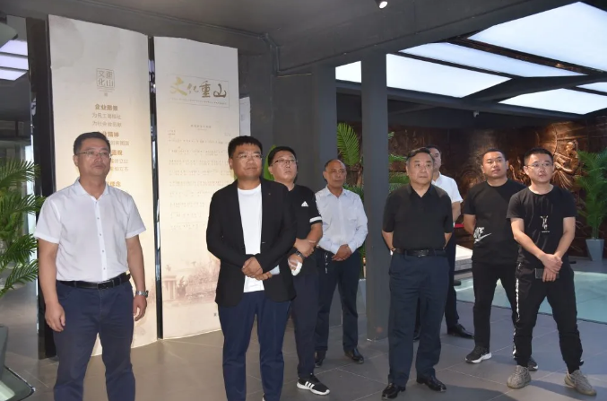 扎魯特旗到重山集團(tuán)參觀考察33