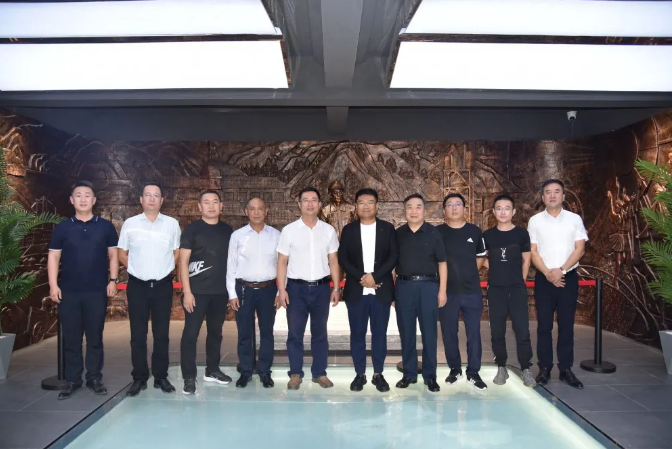 扎魯特旗到重山集團(tuán)參觀考察33