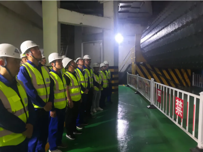 對標學習 淬煉黨性 ——重山光電黨支部開展主題黨日活動 為進一步提升光電黨員干部綜合素質(zhì)，淬煉黨性，增強對企業(yè)的歸屬感和責任感。9月21日，重山光電黨支部組織黨員、入黨積極分子以13