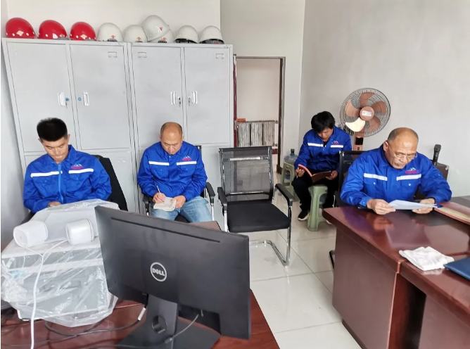 螢澤礦業(yè)召開學(xué)習(xí)會(huì)議67