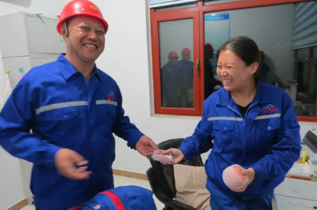 知行合一，情暖雙節(jié) 黃驊三陽(yáng)總經(jīng)理王軍林慰問(wèn)堅(jiān)守一線員工58