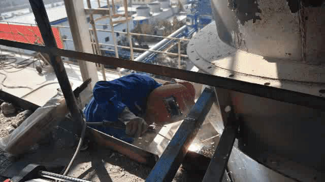 “雙節(jié)”堅(jiān)守?檢修——他們奮斗的樣子真美！95