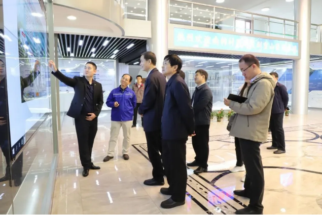 市政府研究室主任翟國(guó)梁到重山光電調(diào)研62