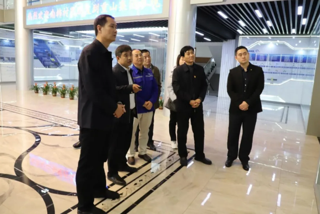 市政府研究室主任翟國(guó)梁到重山光電調(diào)研62