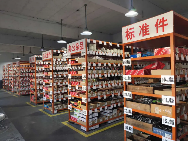 重山人·重山事︱窮當益志堅 巾幗不讓須眉 ——采訪魯中水泥物資部經(jīng)理張娟52