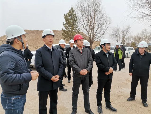 巴林左旗委副書記、旗長孟和達(dá)來到鵬峰化工視察70