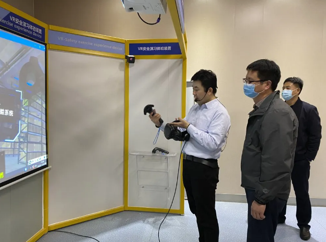 淄川區(qū)工信局等部門、企業(yè)負責人到集團調(diào)研22